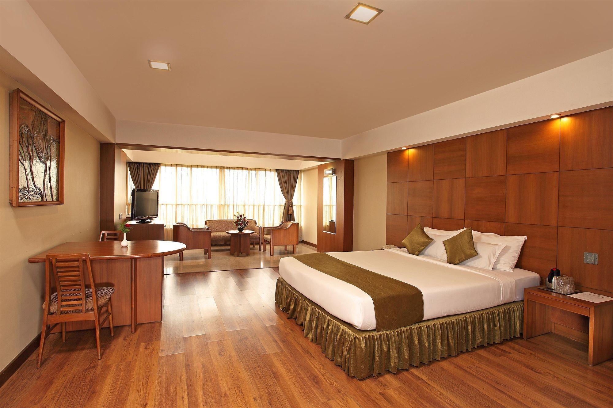 Hotel Aurora Towers Pune Dış mekan fotoğraf