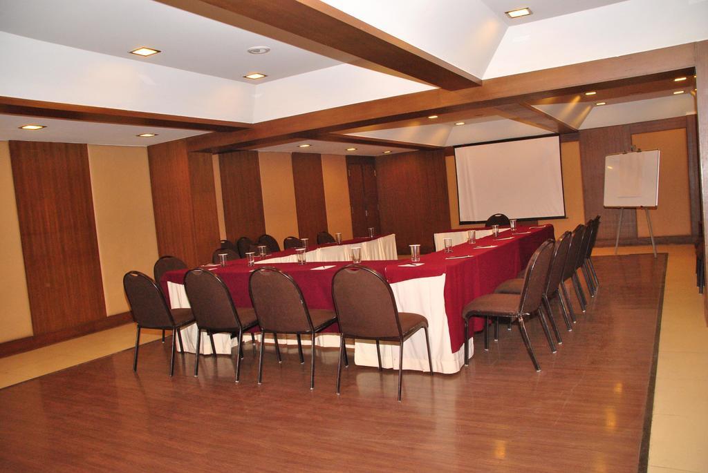 Hotel Aurora Towers Pune Dış mekan fotoğraf