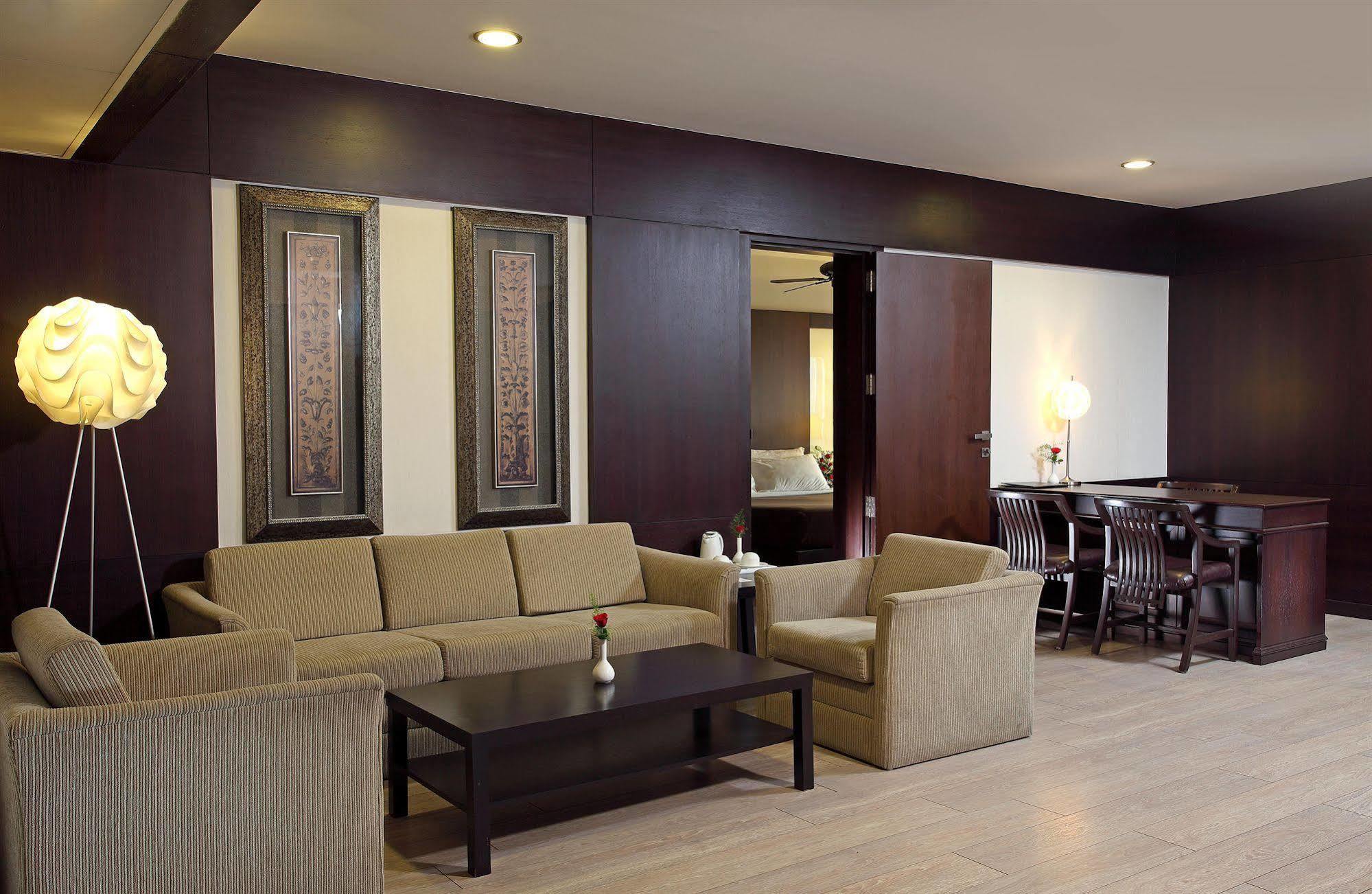 Hotel Aurora Towers Pune Dış mekan fotoğraf