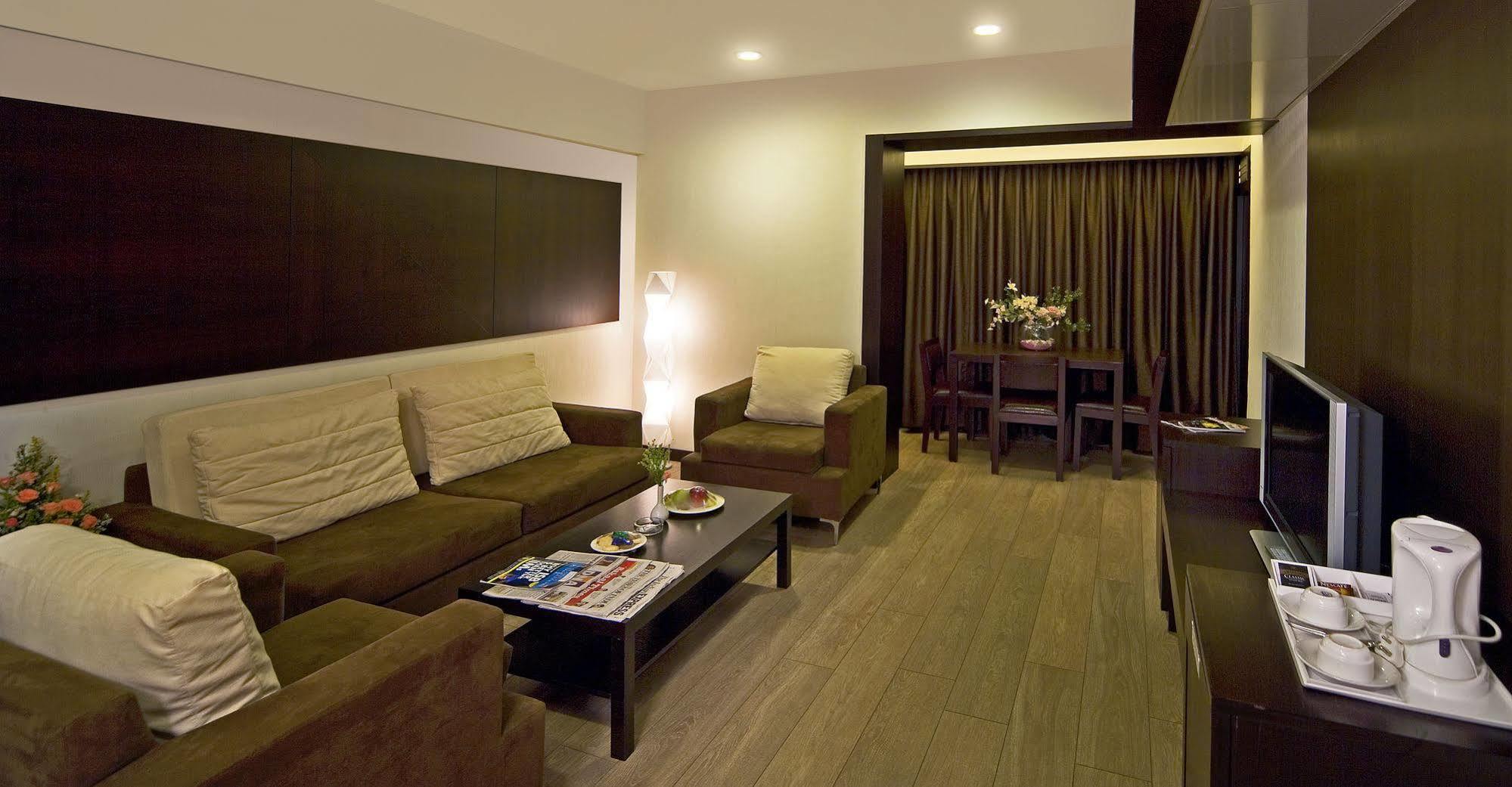 Hotel Aurora Towers Pune Dış mekan fotoğraf