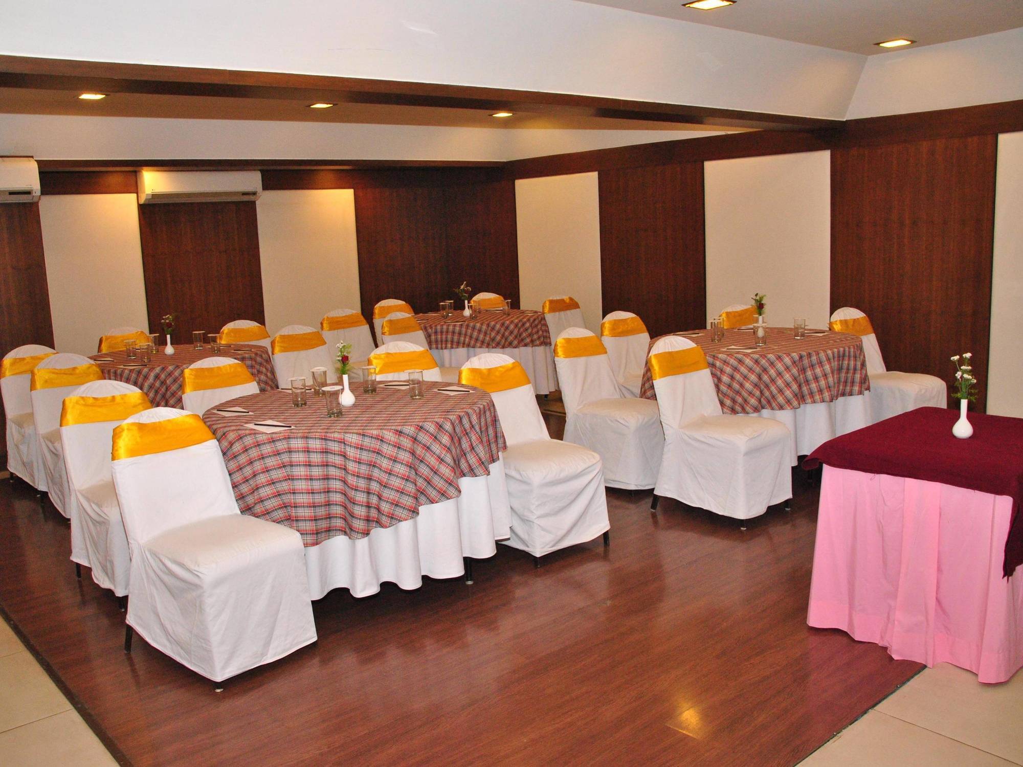 Hotel Aurora Towers Pune Dış mekan fotoğraf
