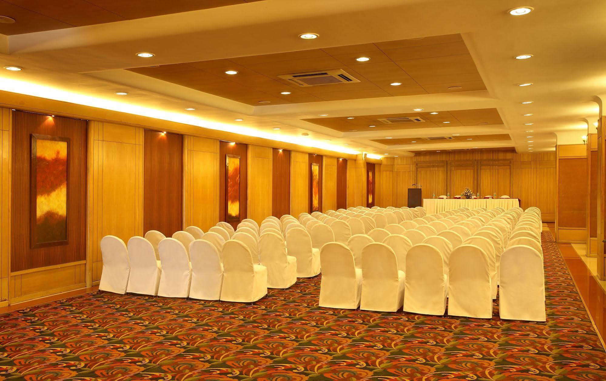 Hotel Aurora Towers Pune Dış mekan fotoğraf