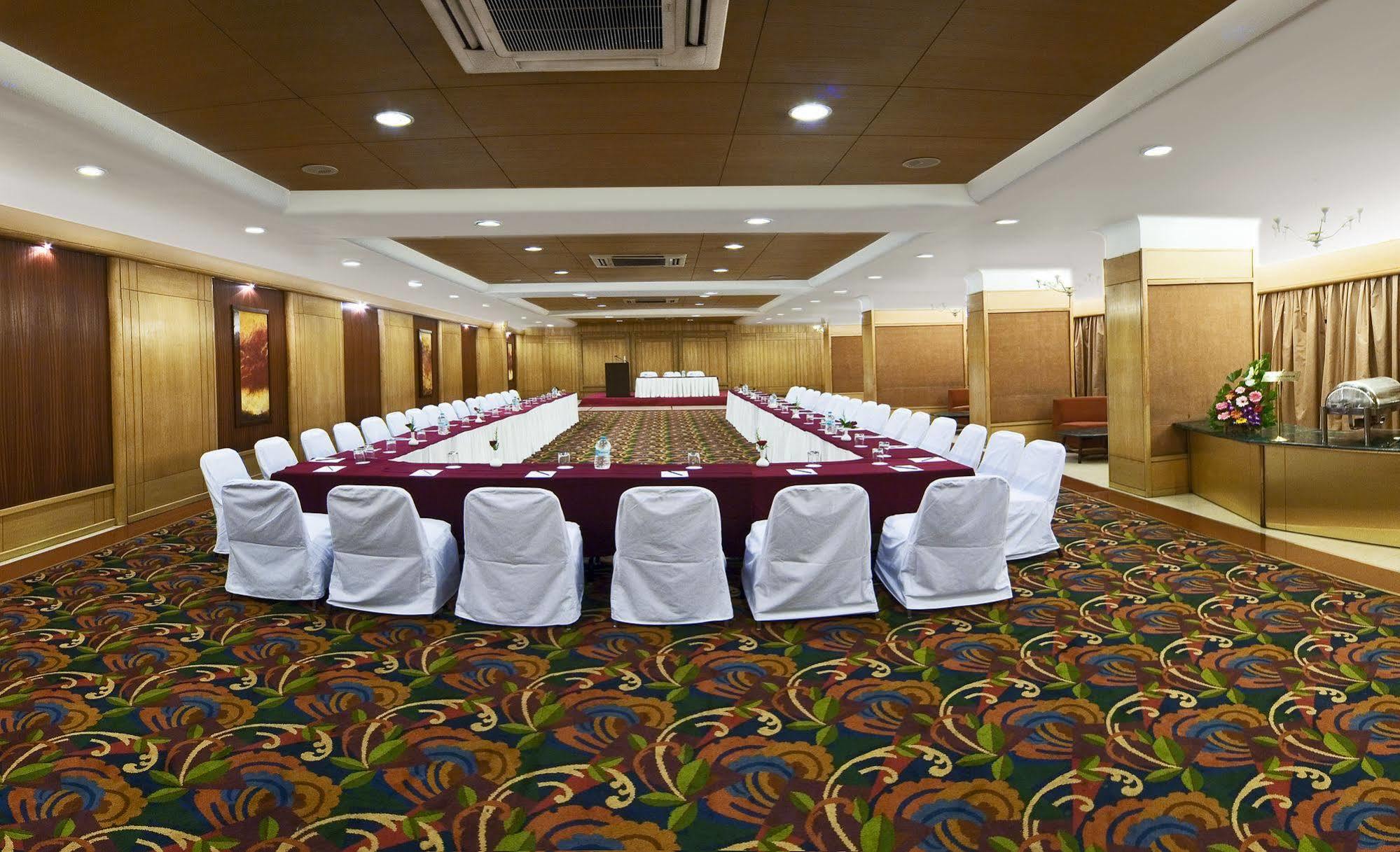 Hotel Aurora Towers Pune Dış mekan fotoğraf